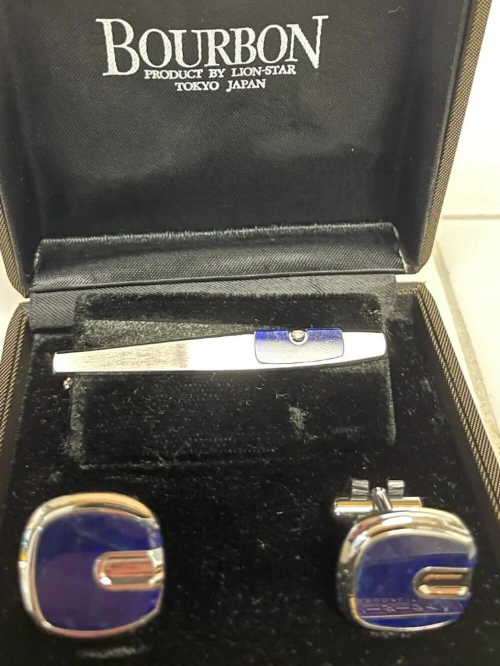 Bourbon tie bar and cufflinks